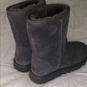 grey short uggs